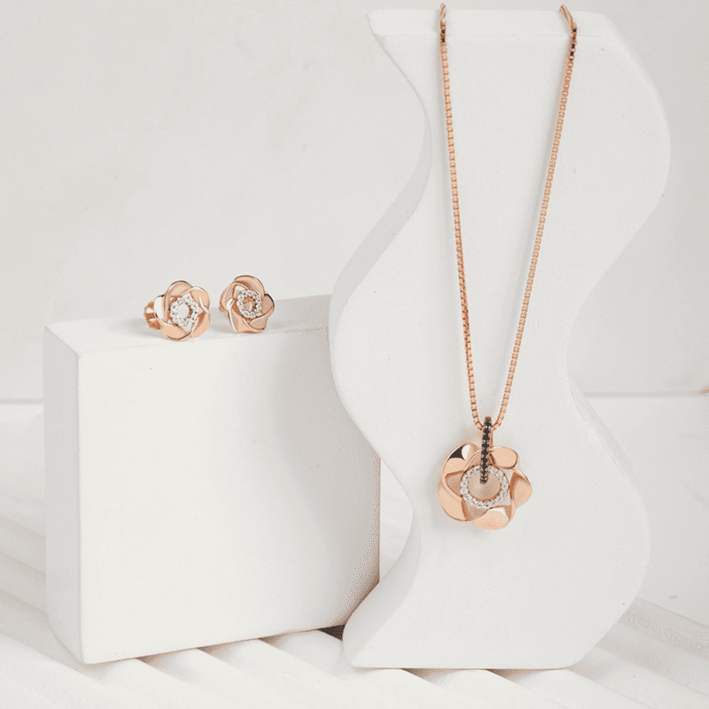 Rose Gold Choker Necklace with Emerald Pendant